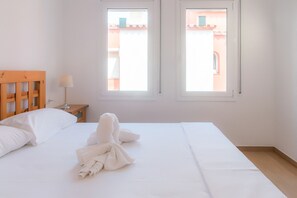 2 Schlafzimmer, Bügeleisen/Bügelbrett, Bettwäsche