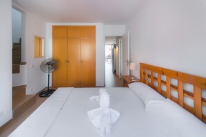 2 soveværelser, strygejern/strygebræt, sengetøj