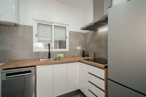 Fridge, microwave, oven, dishwasher