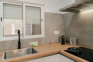 Kühlschrank, Mikrowelle, Ofen, Geschirrspüler