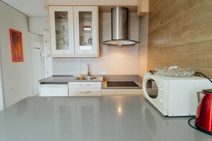 Fridge, microwave, coffee/tea maker, electric kettle