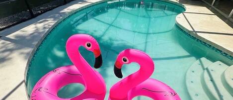 Alberca al aire libre y alberca climatizada