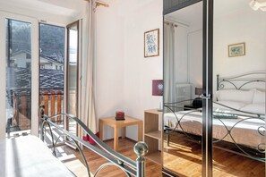 1 bedroom, iron/ironing board, free WiFi, bed sheets - Pet-friendly Apartment 'Casa Tua - Arvier' with Mountain Views (Arvier)