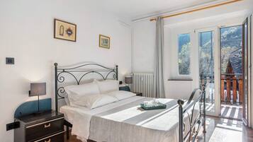 1 dormitori, planxa i posts de planxar, wifi gratuïta i roba de llit