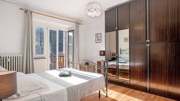 1 dormitori, planxa i posts de planxar, wifi gratuïta i roba de llit