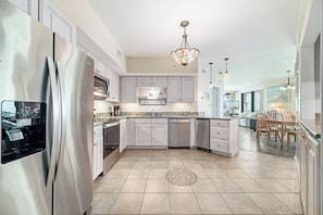 Fridge, microwave, oven, stovetop - Summer House 1006A | Oceanfront Condo | Resort Amenities | My Beach Getaways (Orange Beach)