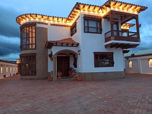 ด้านหน้าที่พัก