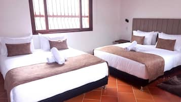 Quarto quádruplo família | Quartos à prova de som, Wi-Fi de cortesia