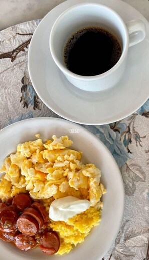 Free daily full breakfast 