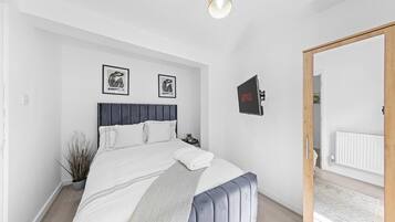 2 bedrooms, WiFi, bed sheets