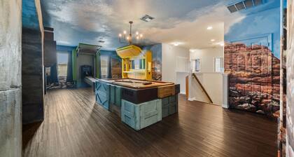 13 Bedroom Retreat with Private Pool, Themed Bedrooms, Arcades & Mins from Disney: Sunshine Escape