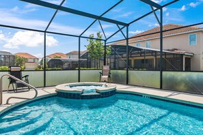 A heated pool - 13 Bedroom Retreat with Private Pool, Themed Bedrooms, Arcades & Mins from Disney: Sunshine Escape (Davenport)