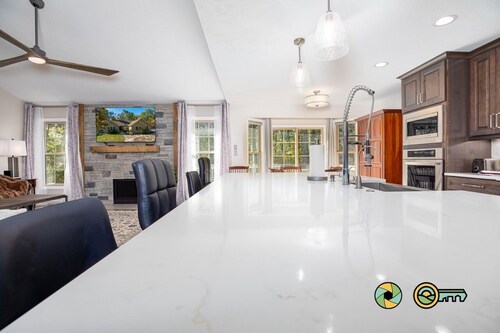 Pine Cone Paradise - escape to luxury!