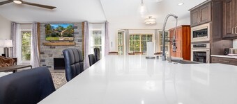 Pine Cone Paradise - escape to luxury!