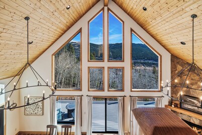 New Home with Hot Tub and Epic Views - Antler Ridge