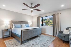 5 bedrooms, desk, iron/ironing board, travel cot