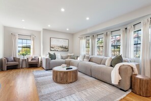 Smart TV, video games, foosball, table tennis - Surreal Serenity Escape wIth Game Room, Pool & Spa (La Mesa)