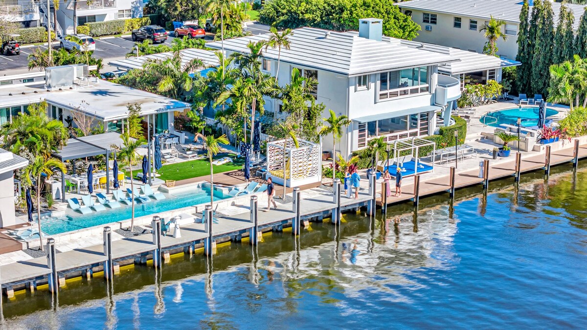 Waterfront Compound / 2 Heated Pools / SaltAire & Lime Keys