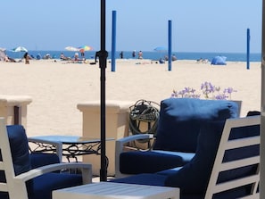 Plage, chaises longues, serviettes de plage