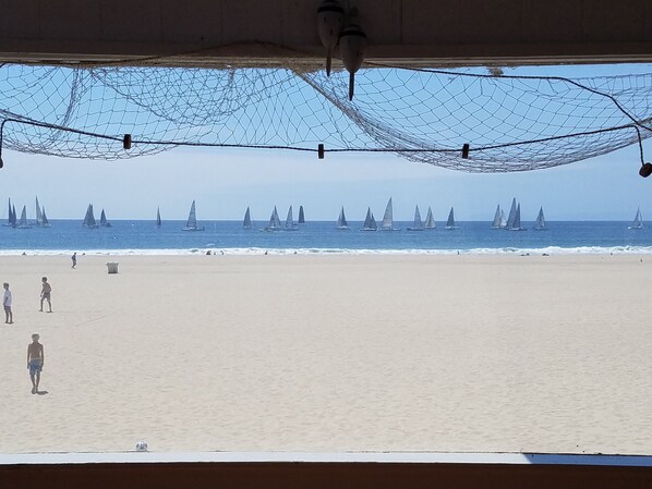 Am Strand, Liegestühle, Strandtücher