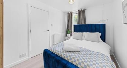 Apartment in Chatham, stone throw from major monuments and landmarks!