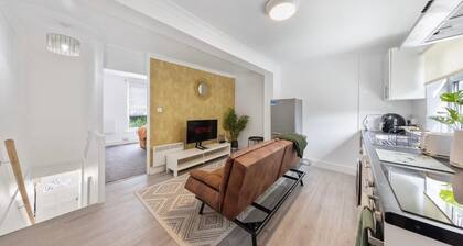 Apartment in Chatham, stone throw from major monuments and landmarks!