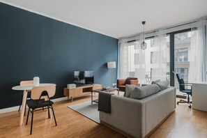 TV, stereo - Blueground | Mitte, furnished & ready (Berlin)