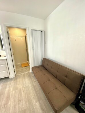 Een smart-tv en een open haard