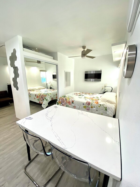 2 chambres, bureau, fer et planche à repasser, Wi-Fi gratuit