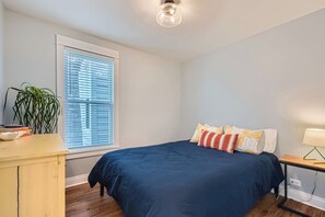 2 bedrooms, iron/ironing board, travel cot, WiFi