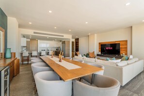 Smart TV - Spacious 4-bedroom apartment with sea view  in wonderful Cancún! (Cancún)
