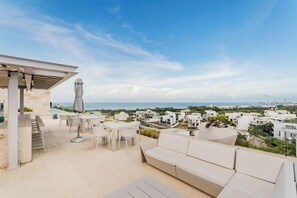 Outdoor dining - Spacious 4-bedroom apartment with sea view  in wonderful Cancún! (Cancún)