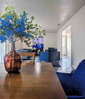 Interior - Midcentury McMansion on 1 acre lot with Palm trees view (Sacramento)