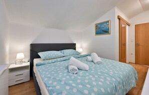 4 bedrooms, free WiFi, bed sheets