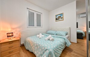 4 bedrooms, free WiFi, bed sheets