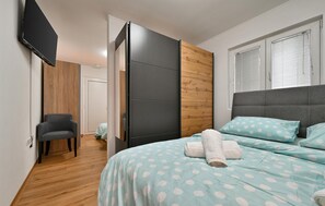 4 bedrooms, free WiFi, bed sheets