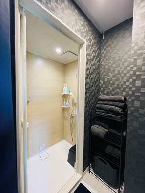 Shower, free toiletries, hair dryer, slippers - TOMATO CUBE (Asahikawa)