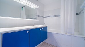 Bathroom - Bright apartment for 4 ppl with garden (Agde)