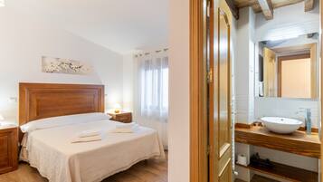 5 dormitoris, wifi gratuïta i roba de llit