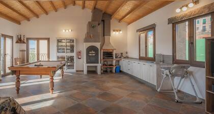 Country House 'Casa Rural El Rincon Del Chef' with Private Garden, Wi-Fi and Air Conditioning