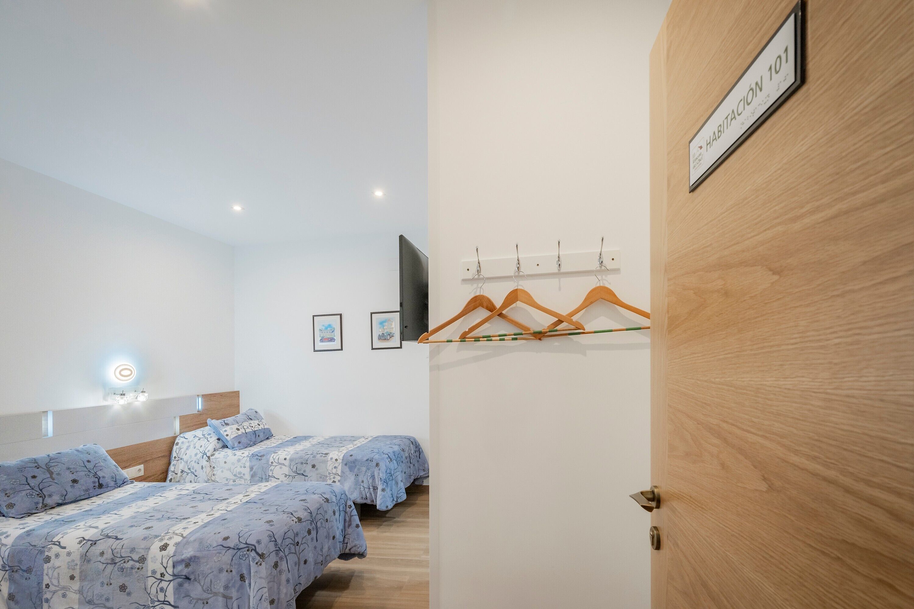 5 bedrooms, free WiFi, bed sheets