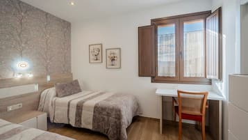 5 bedrooms, free WiFi, bed sheets