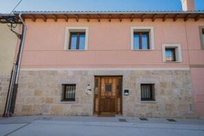 Exterior detail - Country House 'Casa Rural El Rincon Del Chef' with Private Garden, Wi-Fi and Air Conditioning (Castrojeriz)