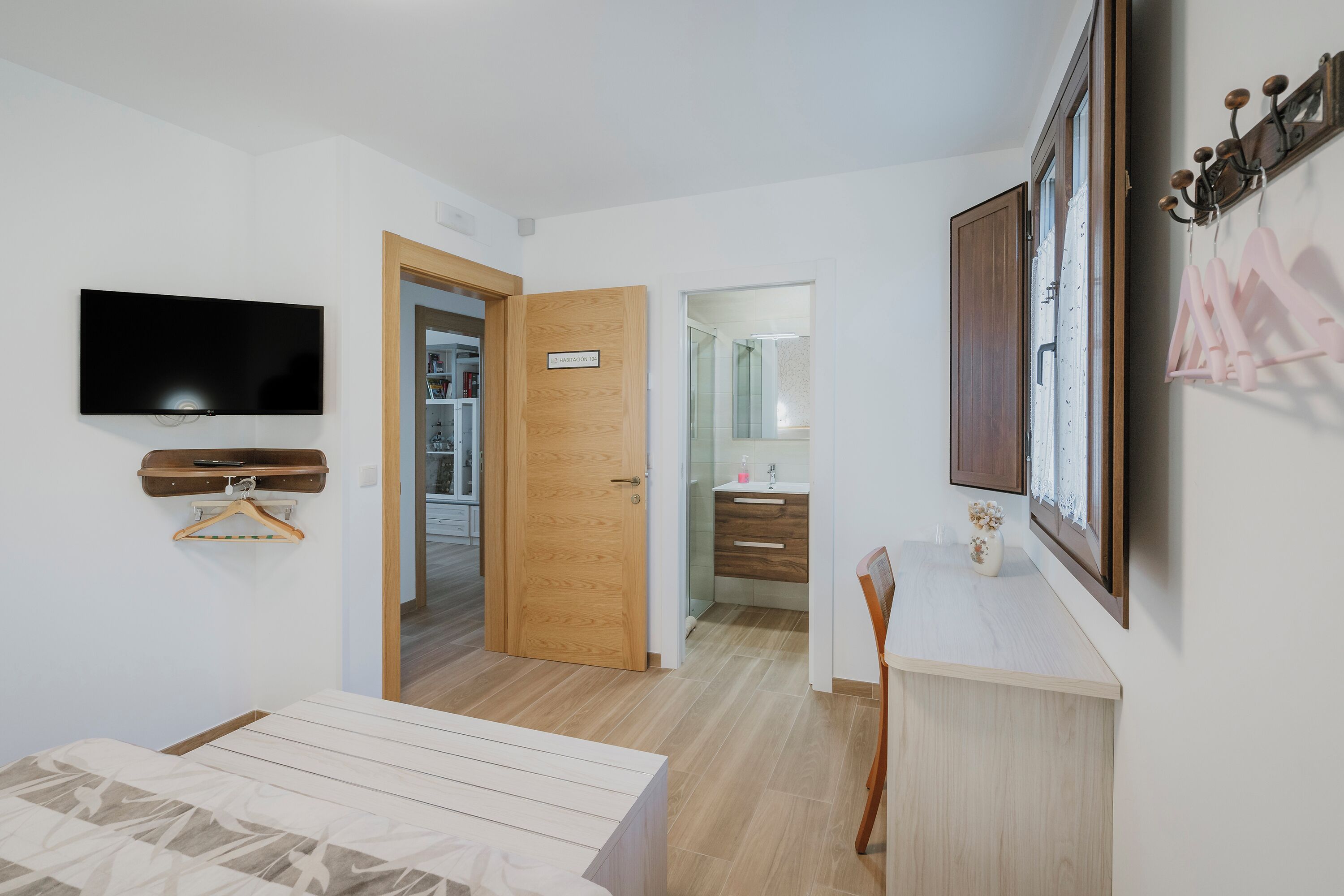 5 quartos, Wi-Fi de cortesia, roupa de cama