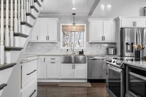 Micro-ondes, four, plaque de cuisson, lave-vaisselle