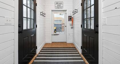 Private Lodge, Sleeps 22, Near Boyne, Indoor Heated Pool, 10 Acres,Game Rms,Pets