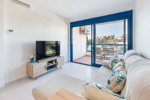 TV, mesa de pingue-pongue