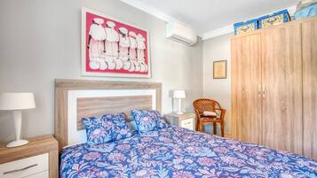 3 slaapkamers, een strijkplank/strijkijzer, gratis wifi, beddengoed