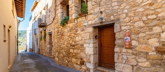 Apartment 'Loft Cuco' with Mountain View and Wi-Fi