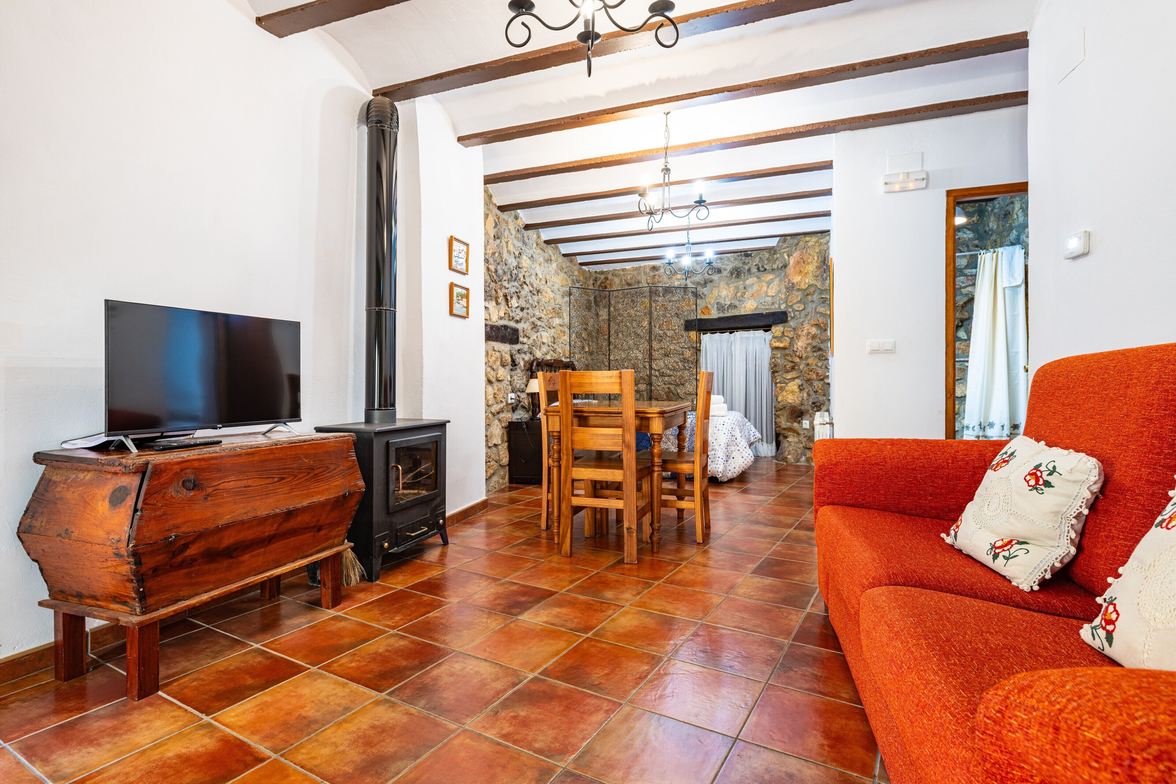 Televisie en een open haard